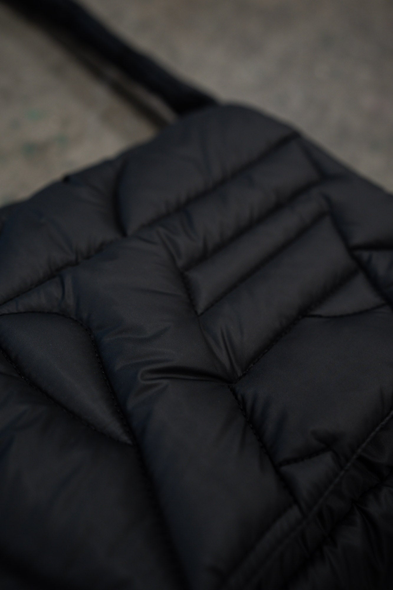 BLACK PUFFER BAG