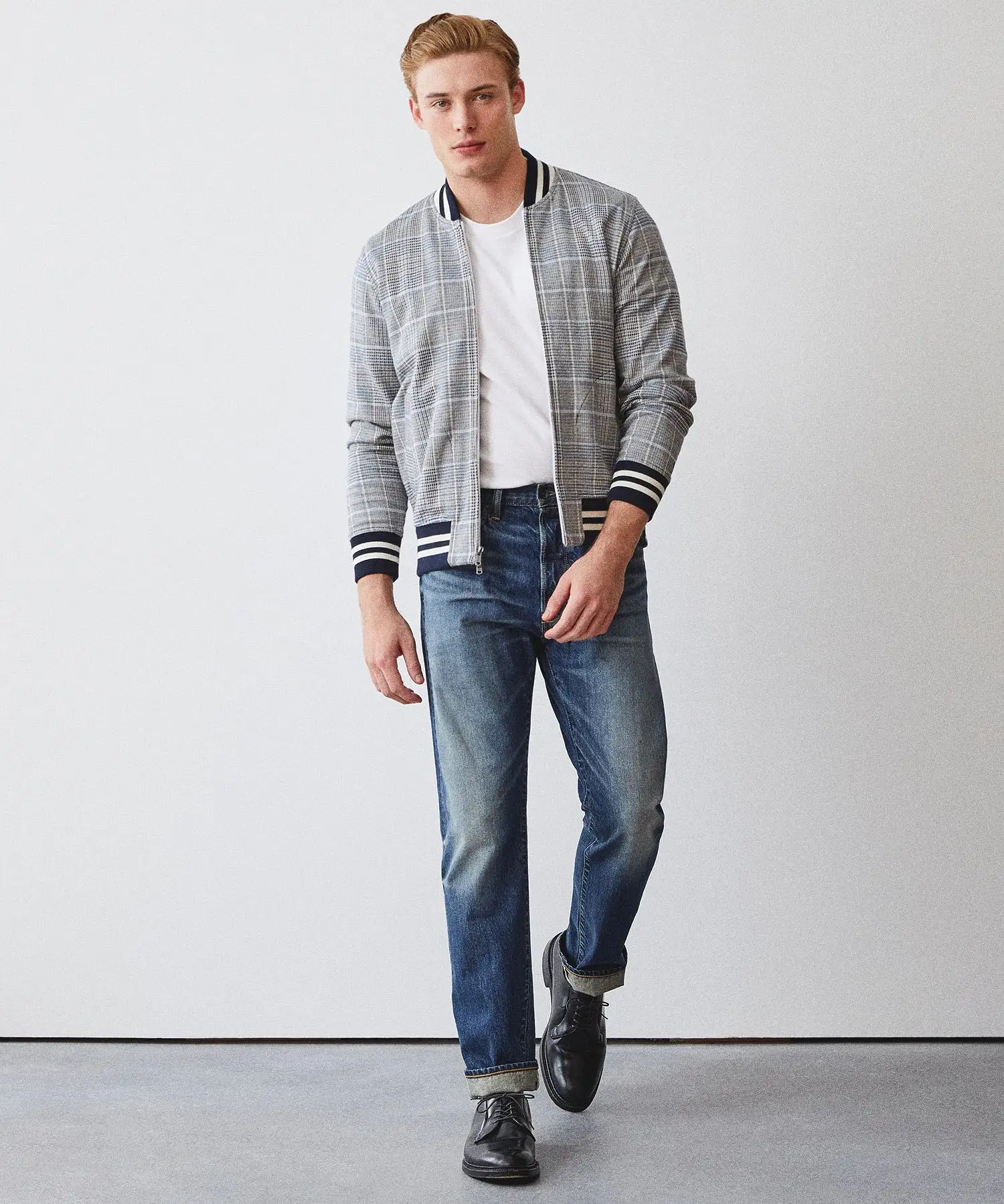 Classic Fit Selvedge Jean in Distressed Indigo