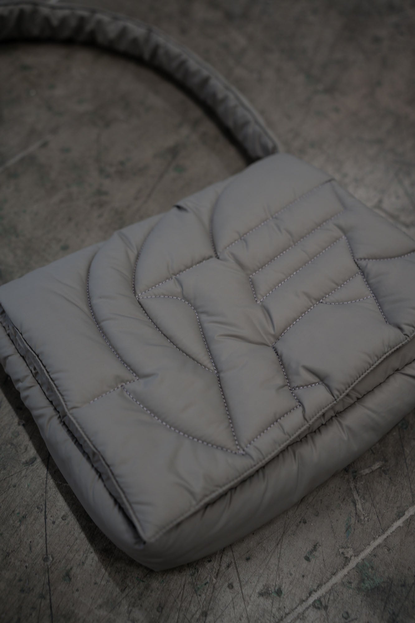 GREY PUFFER BAG